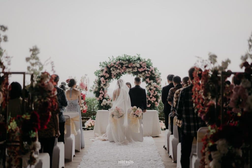 Outdoor vs Indoor Wedding: Mana yang Lebih Cocok untuk Kamu?